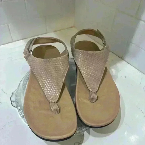 Sandals NWOB women’s 9 cushioned adjustable Beige Sz:40 - Picture 1 of 10